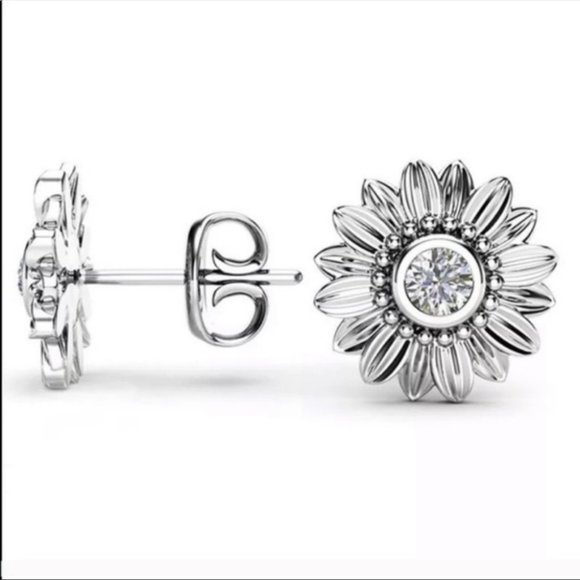 Very pretty silver flower sunflowers stud earrings - Picture 2 of 3